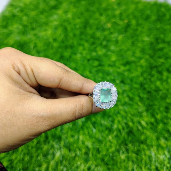 emerald radiance luxury ring