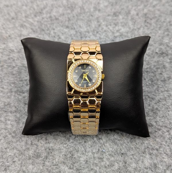 elegant golden ladies quartz watch with crystal bezel – premium bracelet design (black dial)