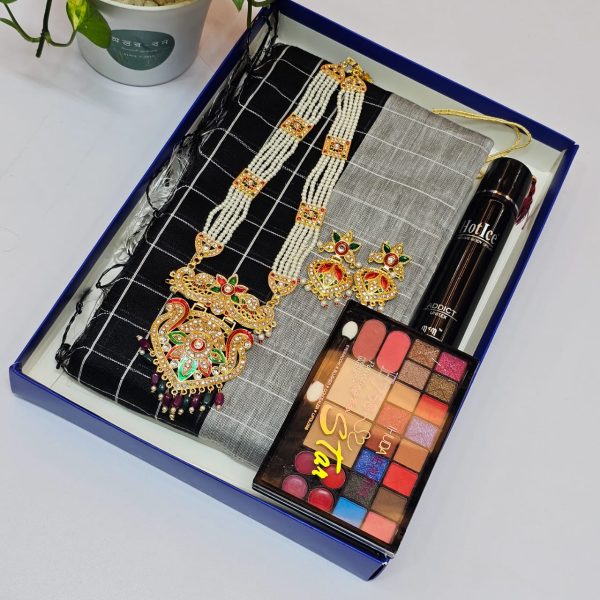 sharee + perfume + neckless set + make up box combo