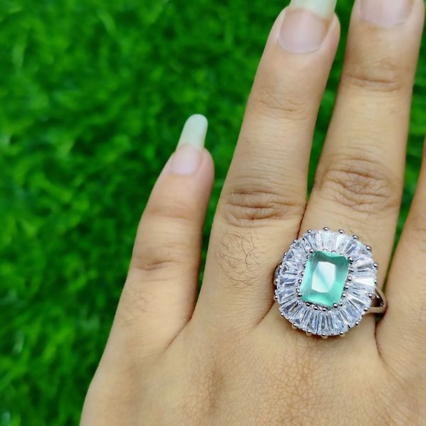 emerald radiance luxury ring