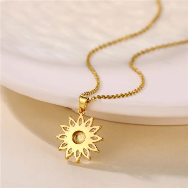 golden vermiculite to sunflower pendant personalized titanium steel necklace women fresh trend fashion jewelry