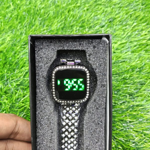 new trend fashion steel chain diamond women watch full diamond touch screen led water diamond bracelet watch (black)