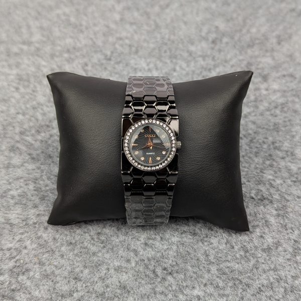 stylish black ladies quartz watch with crystal bezel – premium bracelet design