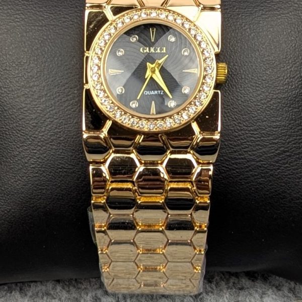 elegant golden ladies quartz watch with crystal bezel – premium bracelet design (black dial)