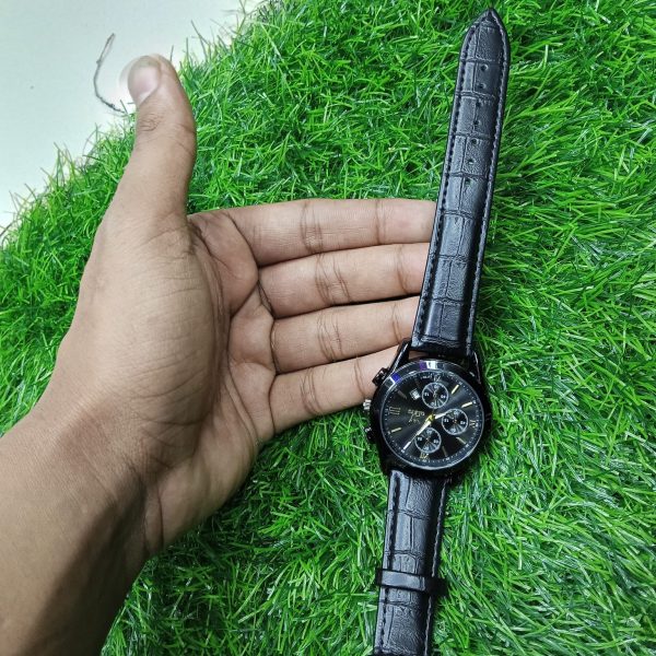 fashionable glass quartz analog men's watch
