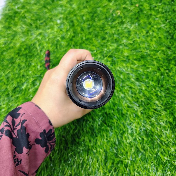 telescopic zoom led flashlight