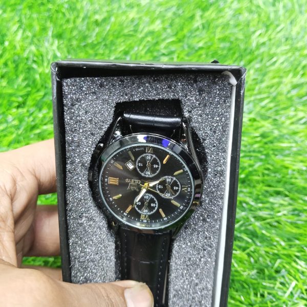 fashionable glass quartz analog men's watch