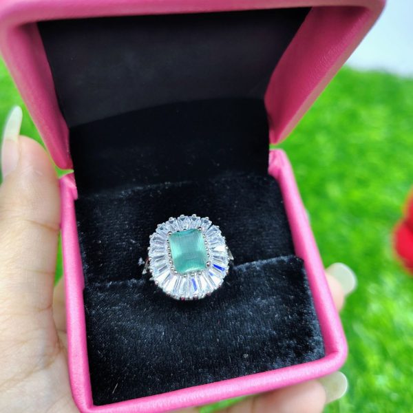 emerald radiance luxury ring