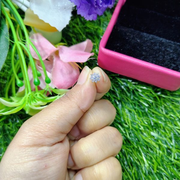 9 stone floral nose pin (with gift box)
