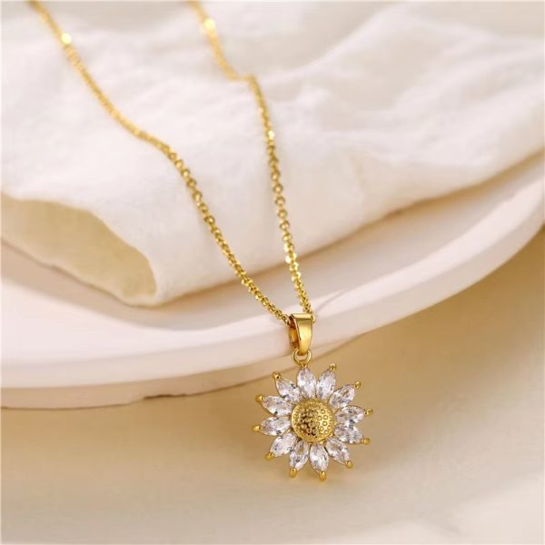 golden vermiculite to sunflower pendant personalized titanium steel necklace women fresh trend fashion jewelry