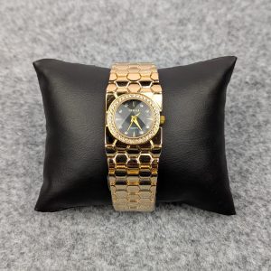 Elegant Golden Ladies Quartz Watch with Crystal Bezel – Premium Bracelet Design (Black Dial)