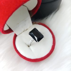 Chowtushkoni Dyuti Women's Ring