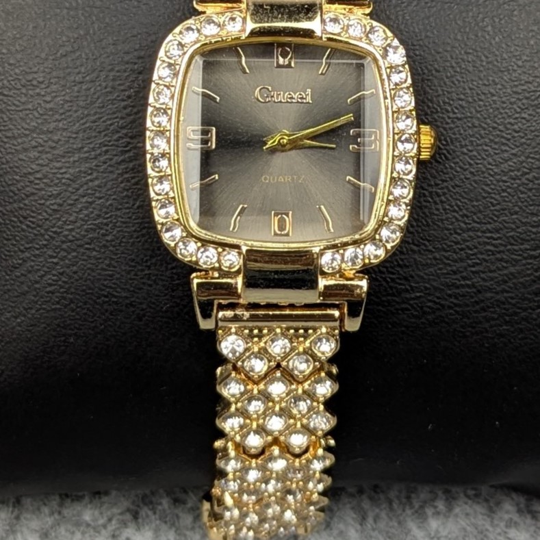 Luxury Golden Stone Studded Ladies Quartz Watch – Stylish & Elegant Design (Black Dial) - Image 4