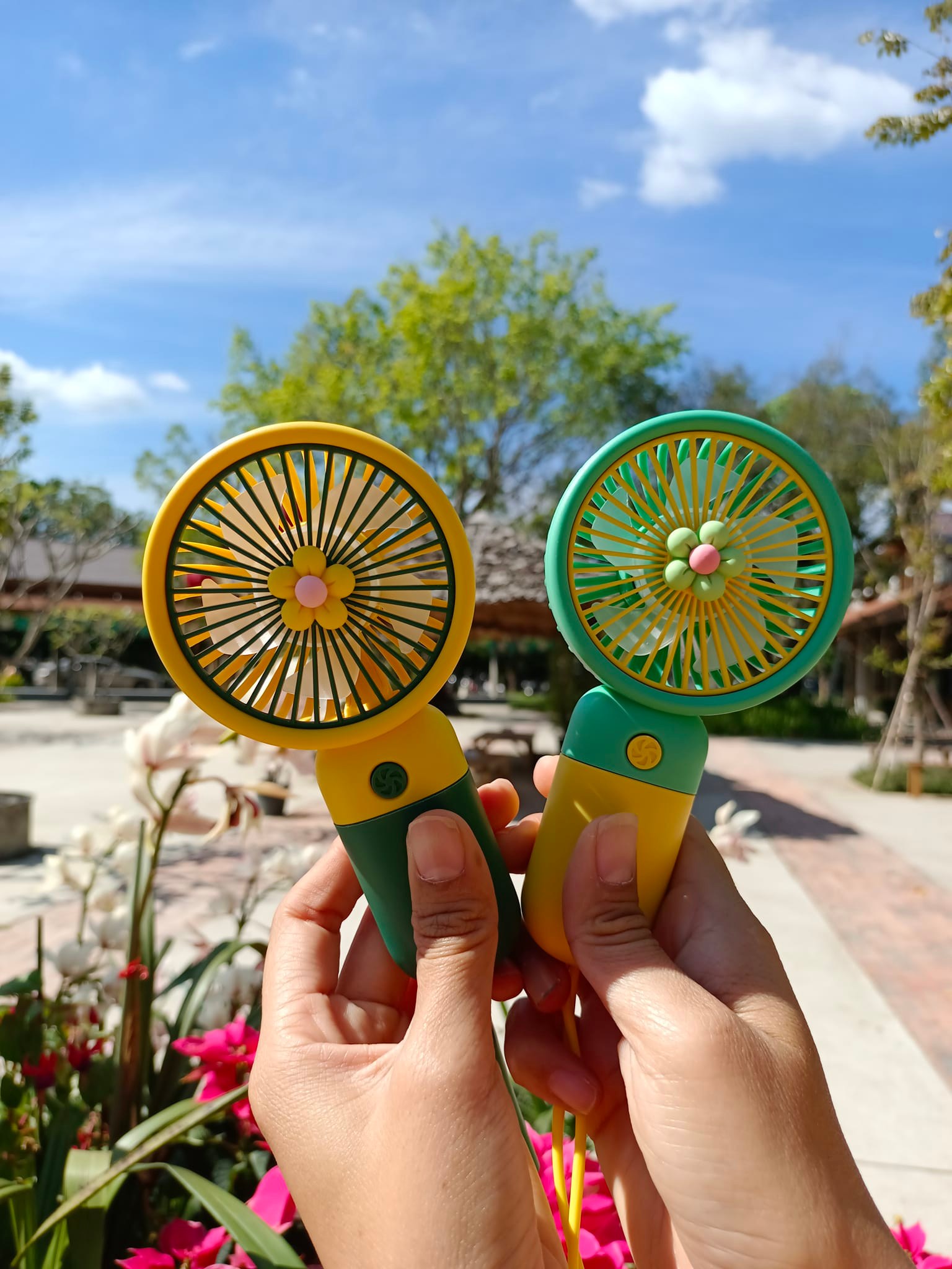 Handheld Portable Desktop Table USB Rechargeable Sports Pocket Mini Fan with Lanyard - Image 3