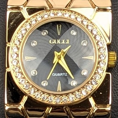 Elegant Golden Ladies Quartz Watch with Crystal Bezel – Premium Bracelet Design (Black Dial) - Image 3