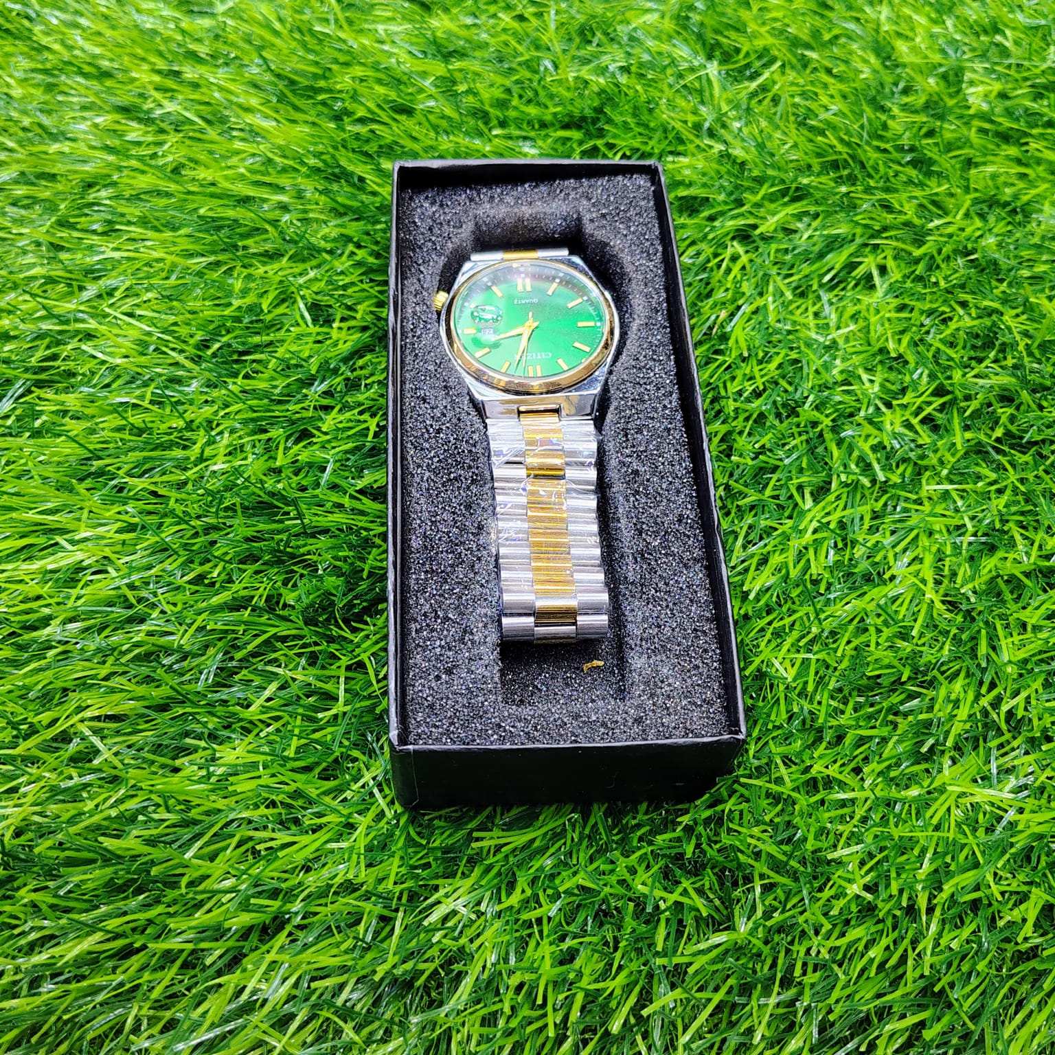 Citizen Watch Silver & Golden Chain with Green Display - Image 4