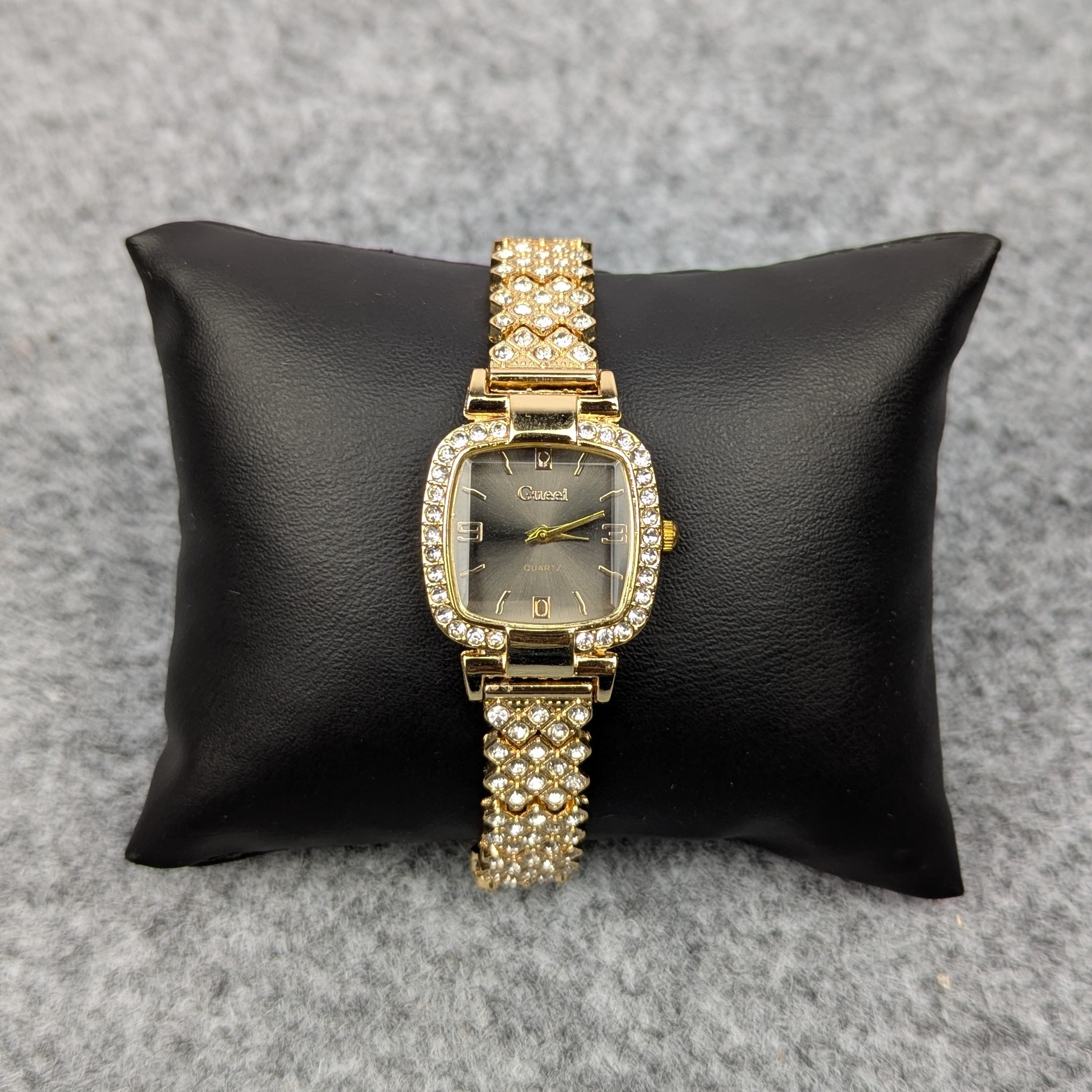 Luxury Golden Stone Studded Ladies Quartz Watch – Stylish & Elegant Design (Black Dial)