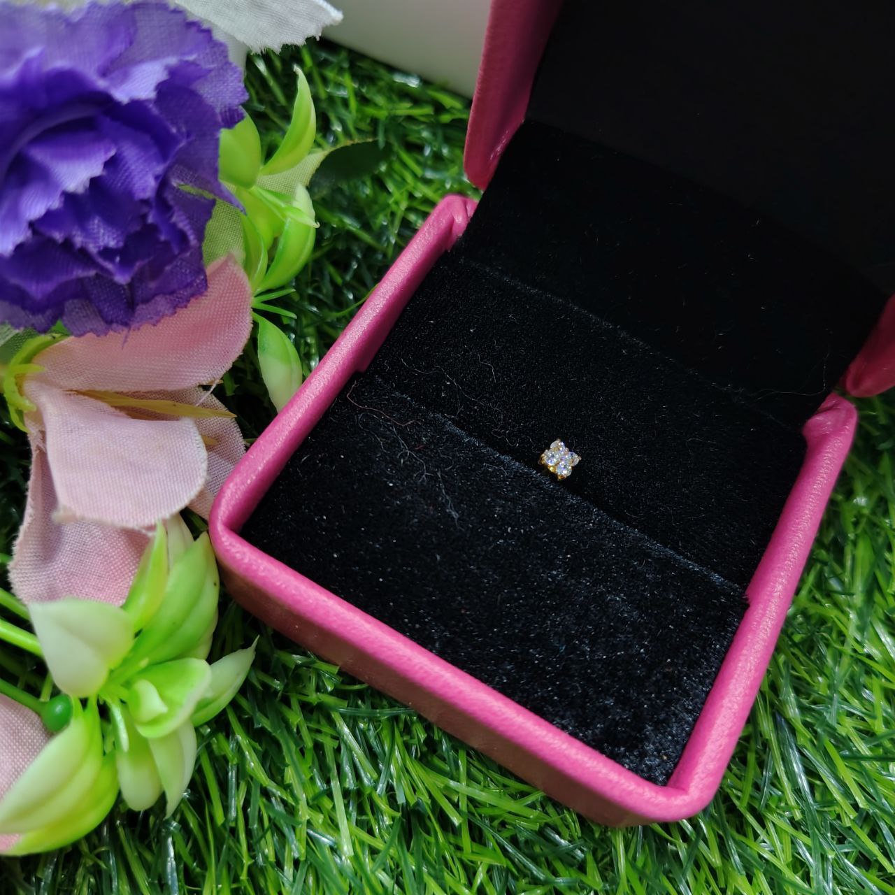 Premium quality Fashionable Classic Design Imitation Gold Polish 5 Stone Nose Pin For Women - Image 3