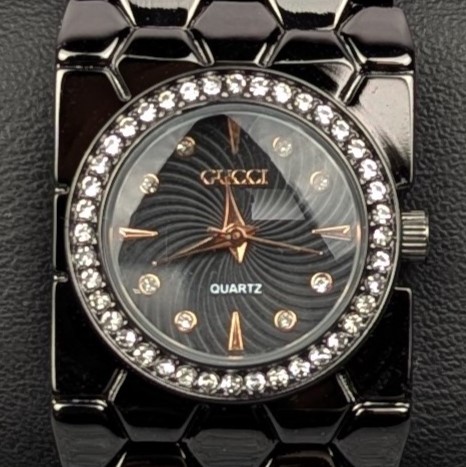 Stylish Black Ladies Quartz Watch with Crystal Bezel – Premium Bracelet Design - Image 4