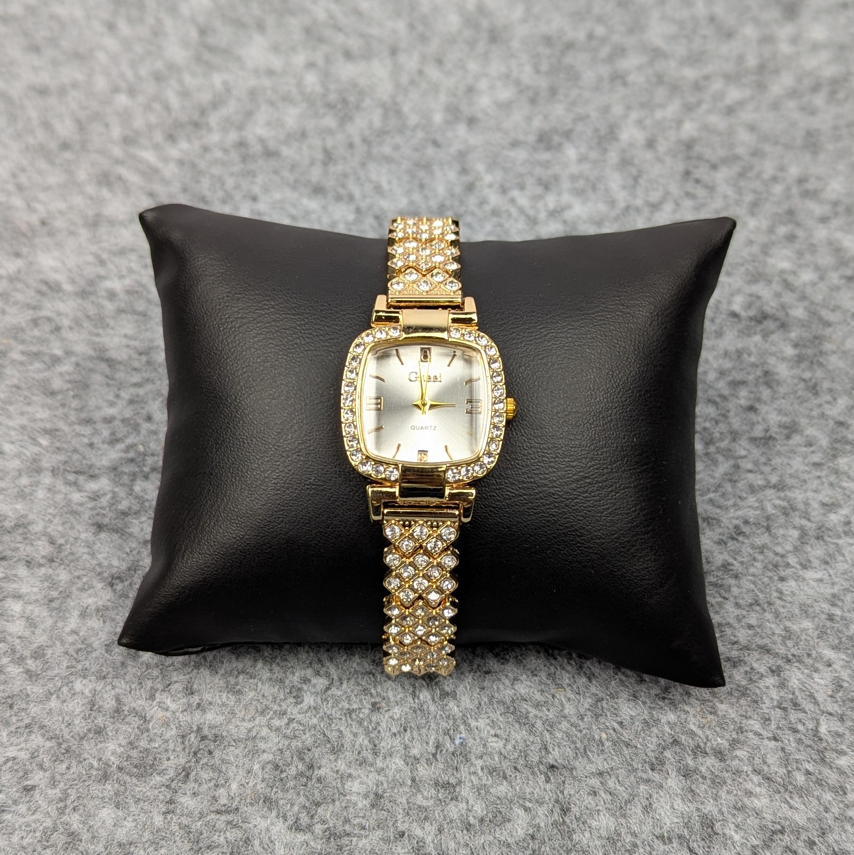 Luxury Golden Stone Studded Ladies Quartz Watch – Stylish & Elegant Design (Golden Dial)