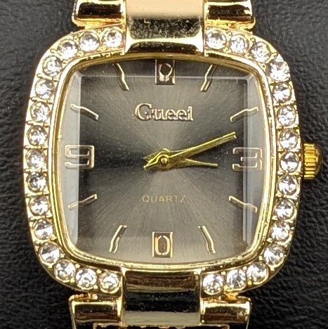 Luxury Golden Stone Studded Ladies Quartz Watch – Stylish & Elegant Design (Black Dial) - Image 3