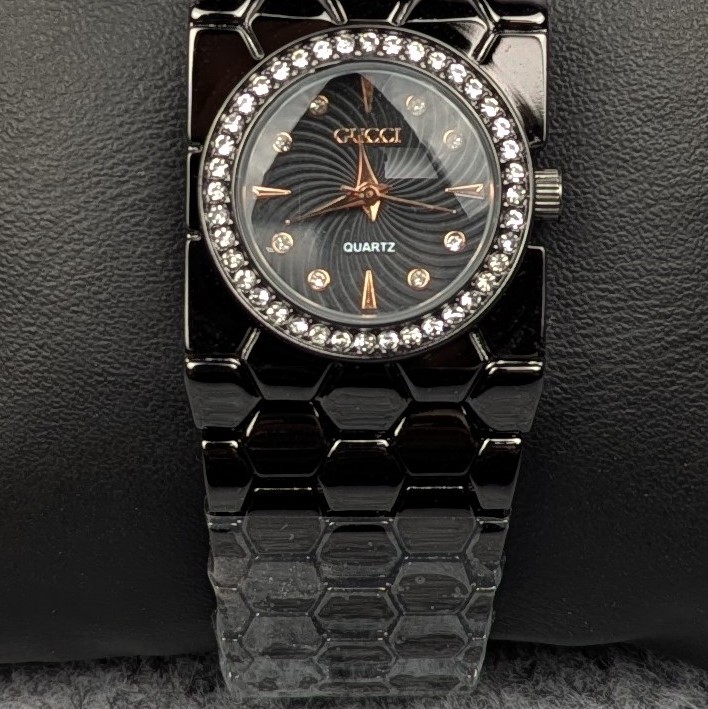 Stylish Black Ladies Quartz Watch with Crystal Bezel – Premium Bracelet Design - Image 3